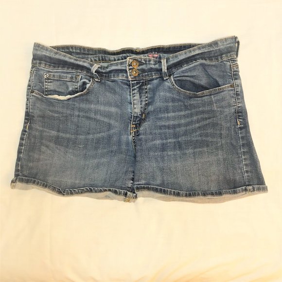 Denizen from Levi’s | Women’s Denim Shorts | Size 16 Cuffed - Picture 1 of 7
